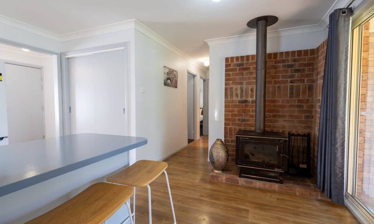 Dubbo East House | Davidson - Family Getaway, Pets Allowed