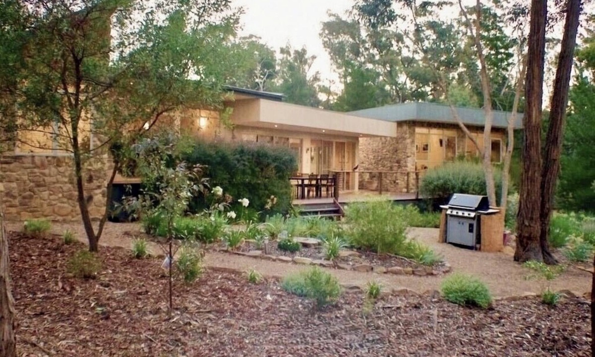 Hepburn House | Deckhaus Hepburn - Spacious Bush Retreat Just Minutes from Daylesford