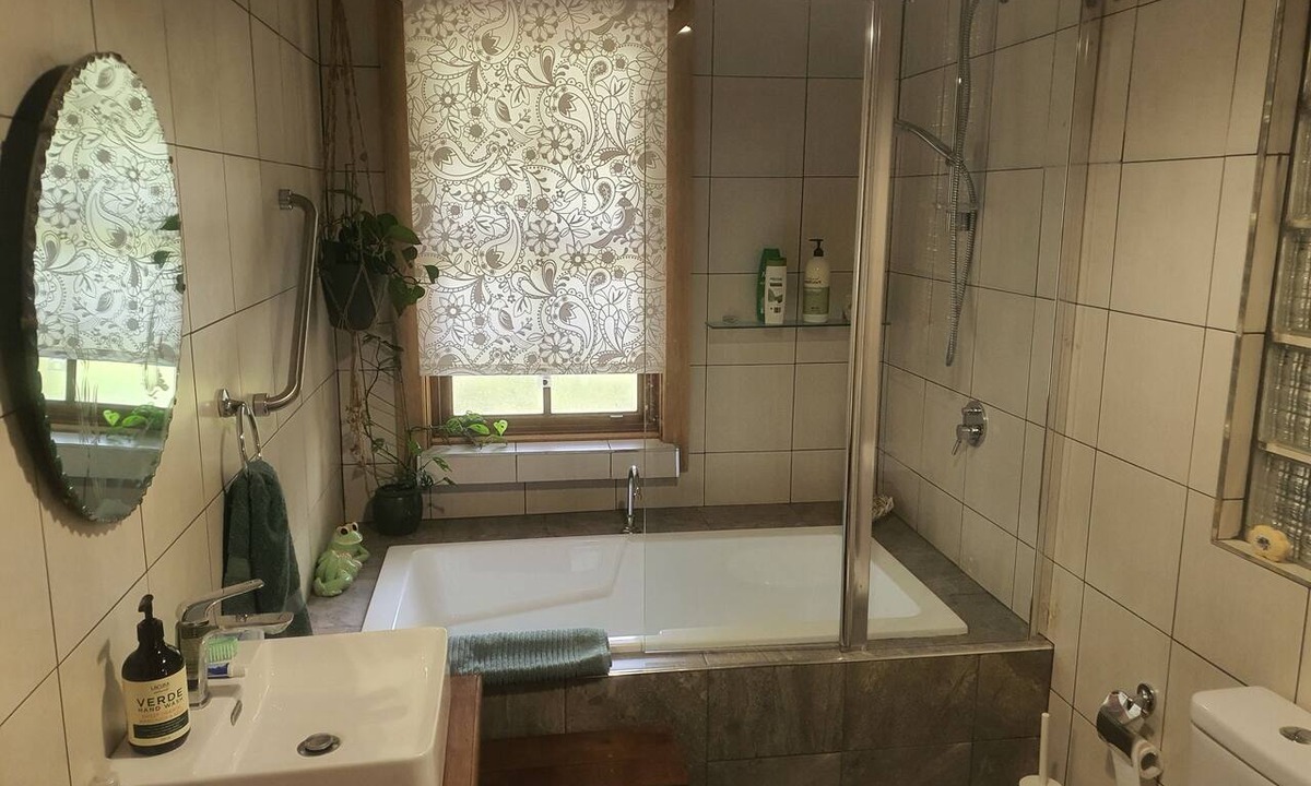 St. Albans Apartment | Delightful fully self contained ground floor apartment.