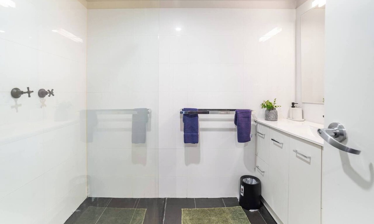 Greenacre House | Deluxe Queen Room - Sleeps 2