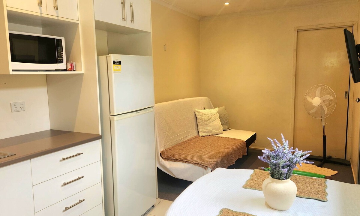 Wavell Heights Apartment | Denman! Small Self-Contained Studio in Wavell Heights
