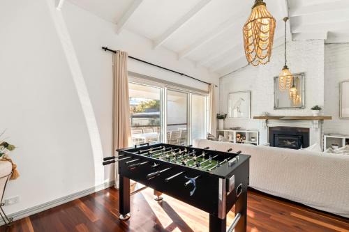 Budgewoi House | Diamond Head Manor - Pool, Water Views, Central