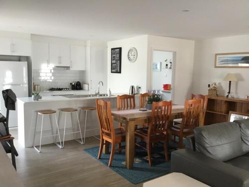Warilla House | Discover Warilla Bright and Airy Townhouse