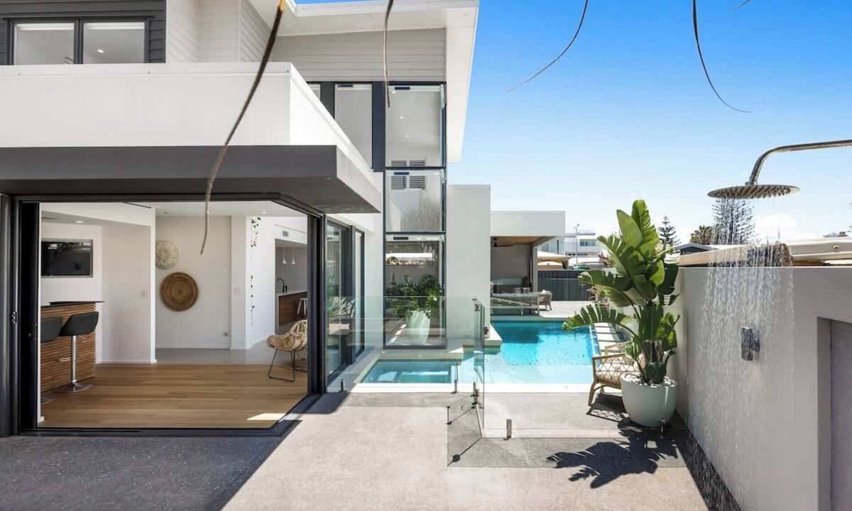 Buddina House | Dog Friendly Beachside Luxury Stay - Heated Pool