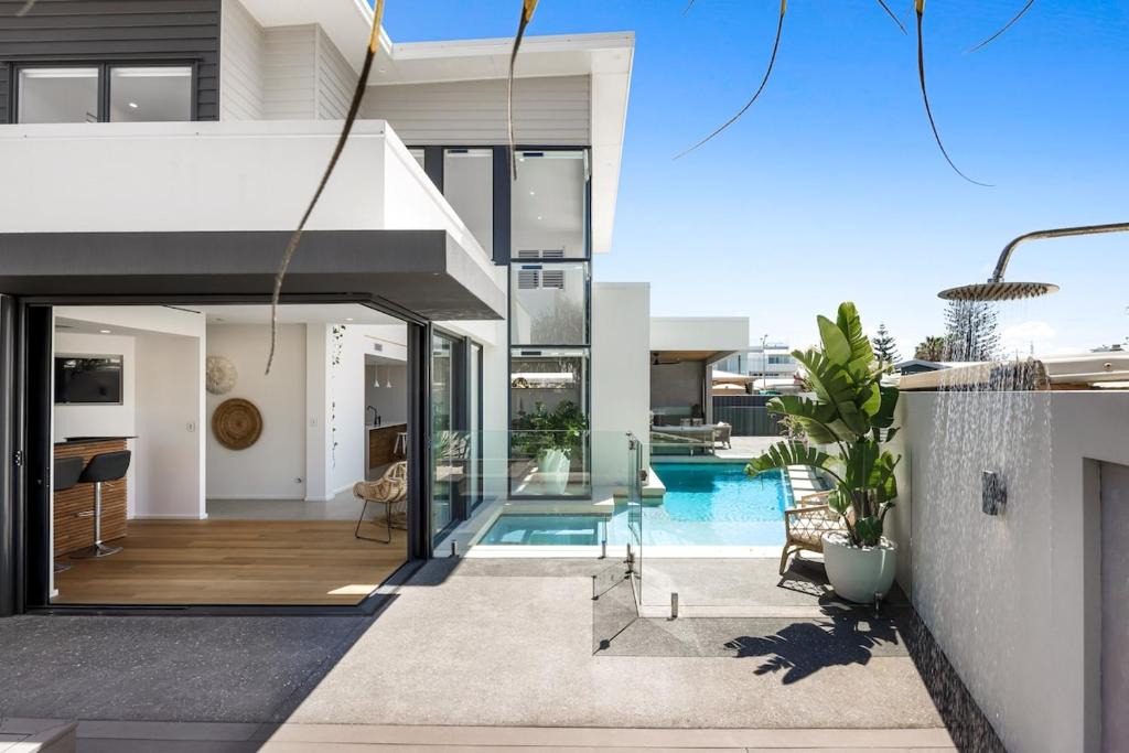 Buddina House | Dog Friendly Beachside Luxury Stay - Heated Pool