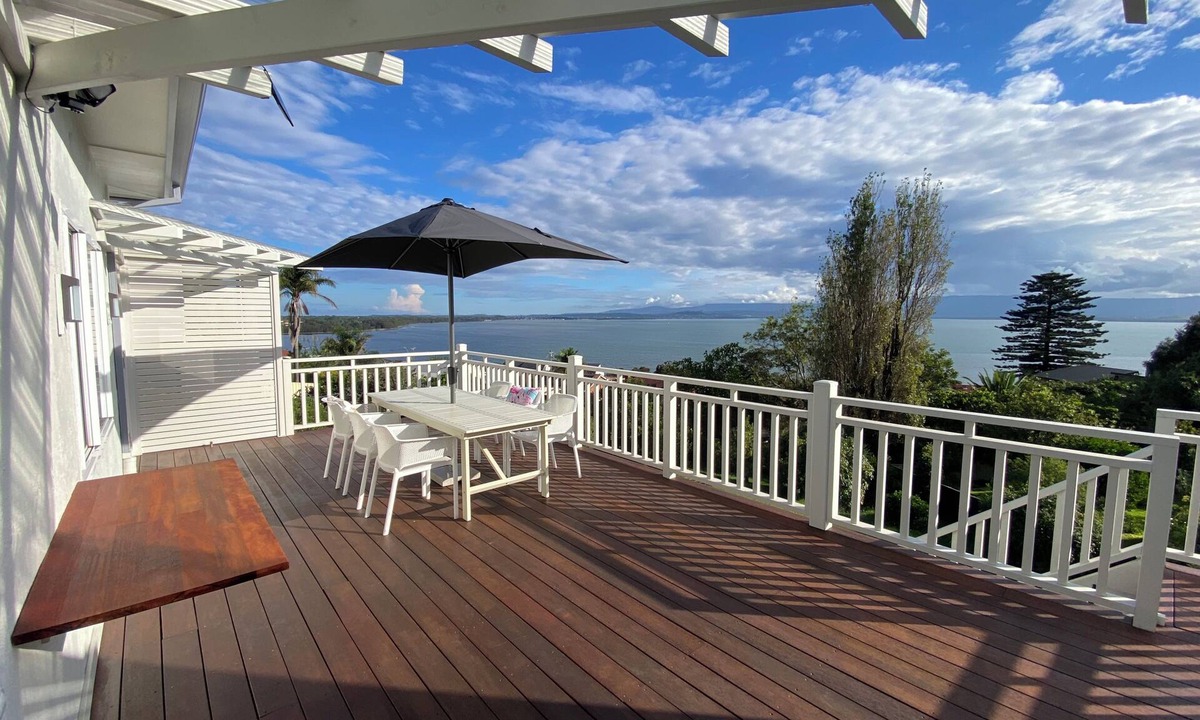 Lake Heights House | Dog friendly home with spectacular views of Lake Illawarra