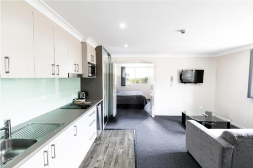 Vincentia Hotel | Dolphin Shores