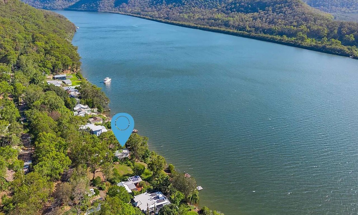 Gunderman House | Dorathee Cottage - Pet Friendly - Absolute Waterfront