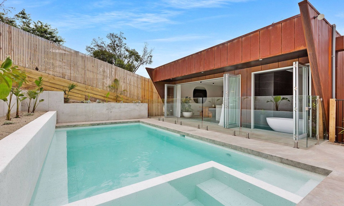 Sorrento House | Dreaming of a sun drenched deck, stunning pool and luxe style (sleeps 7)