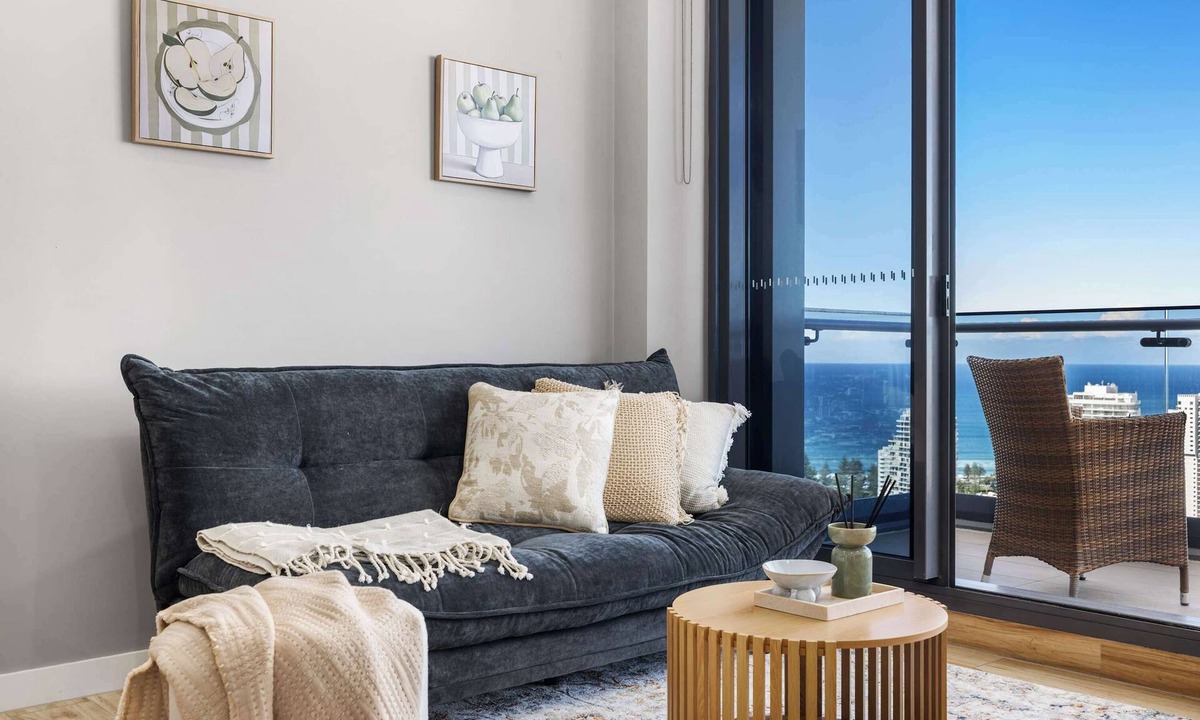 Southport Apartment | Dual Master Suites Near Broadwater High-Floor View