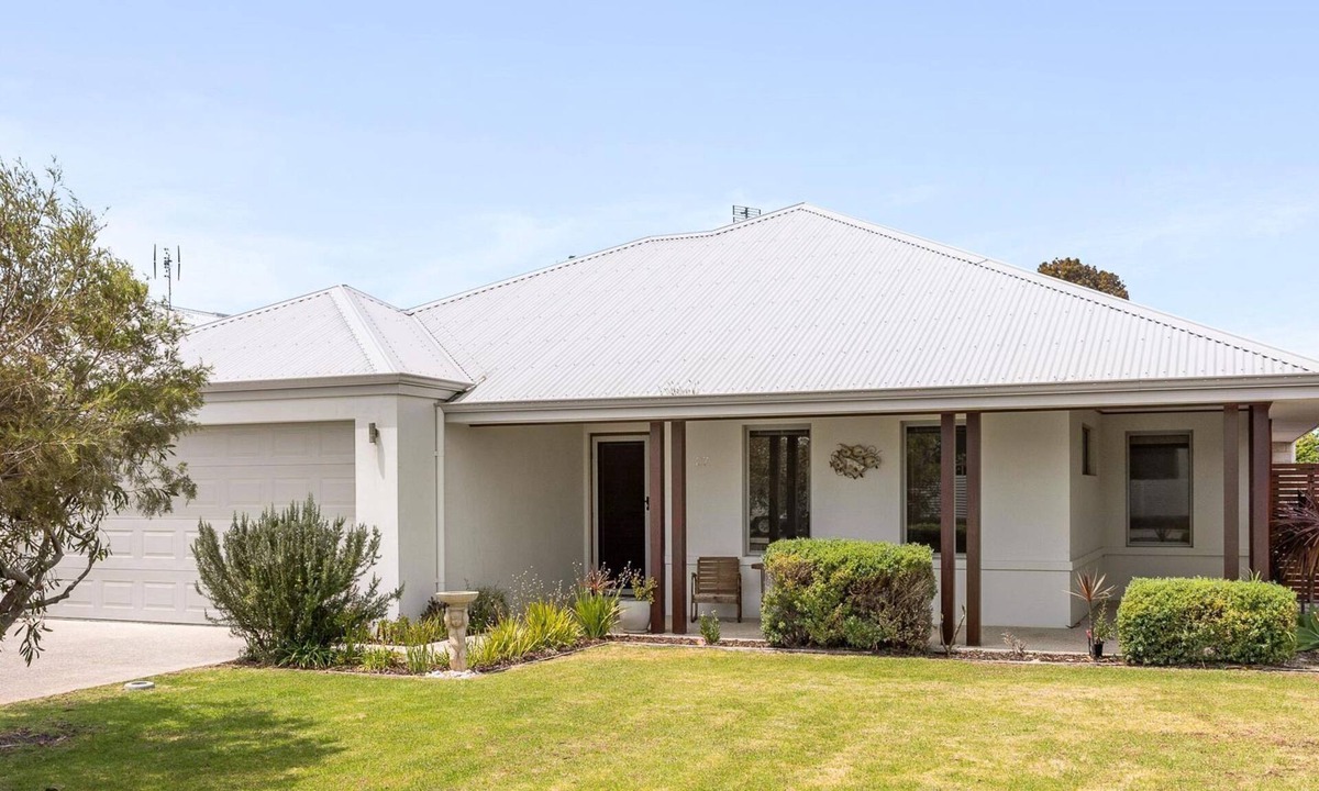 Dunsborough House | Dunsborough Drift ~ Close to Beach Family Escape