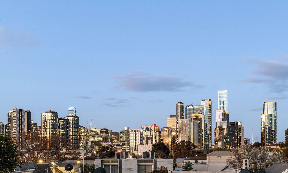 Port Melbourne House | Ease And Grace in Luxe Port Melbourne Townhouse. City Views. Newly renovated.
