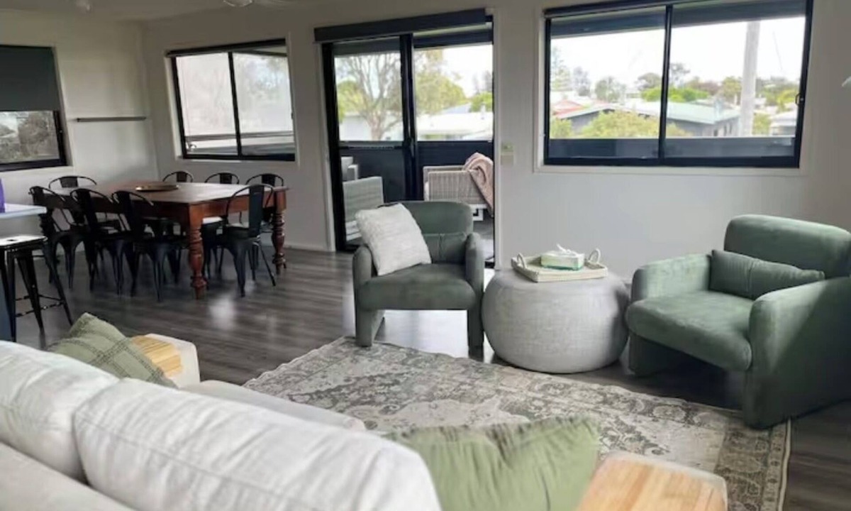Cape Woolamai House | Easy Family Retreat – Beach, Shops and Cafés all a short walk away