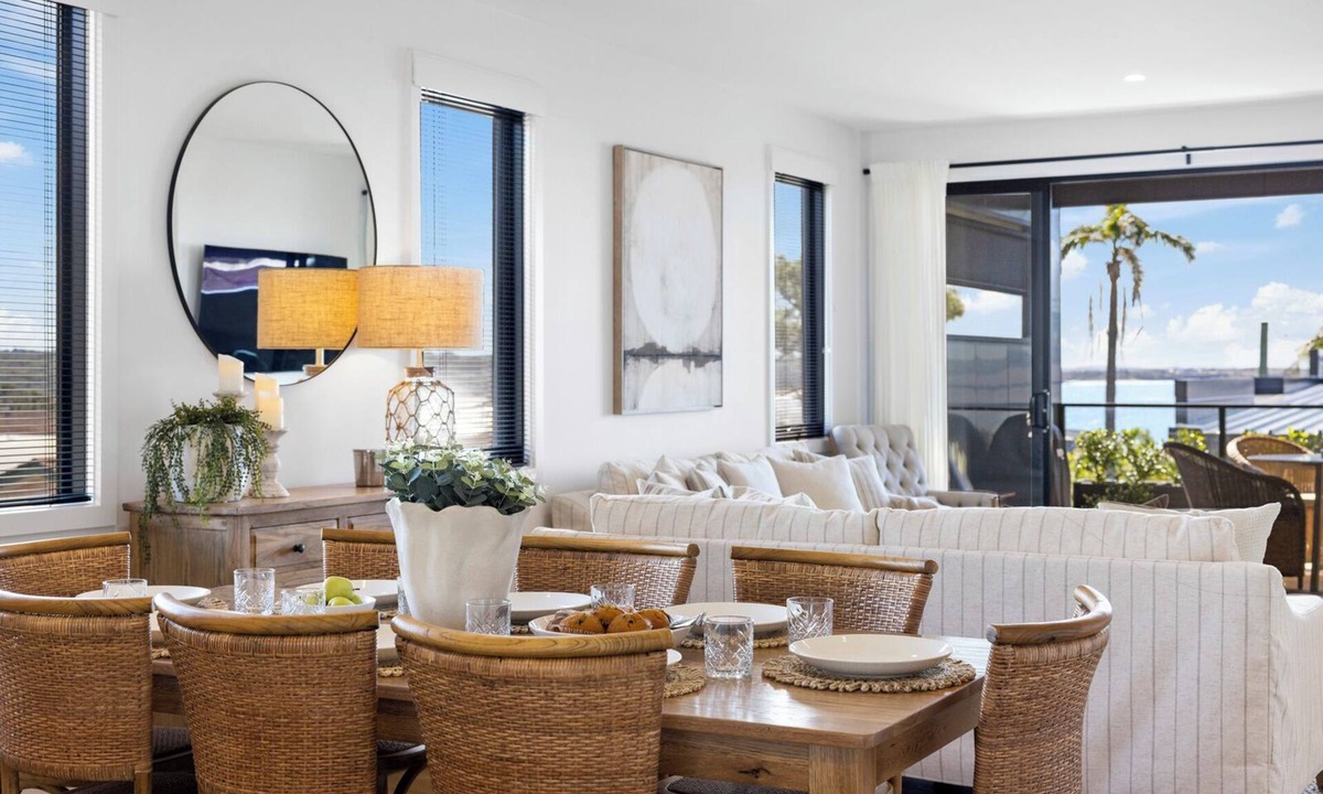Woolgoolga House | Echoes At Woolgoolga - Luxury Home, Pet Friendly, Walk to Cafes