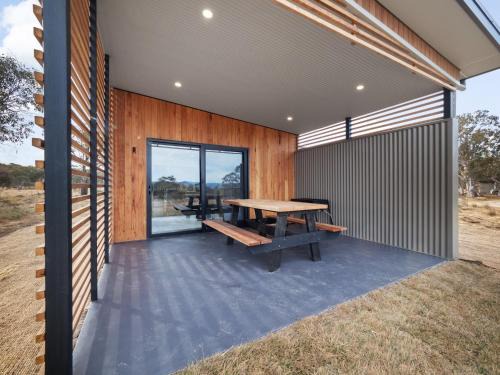 Hill Top Apartment | Eco Escape 1138