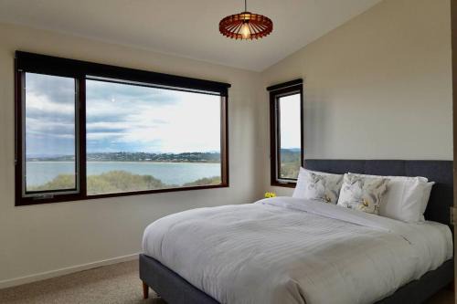 Primrose Sands House | Eco Waterfront Seclusion - Carlton Bluff House