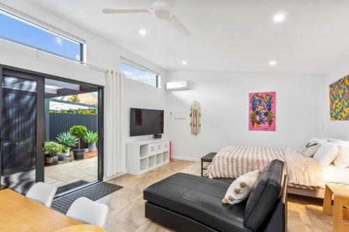Torrensville Villa | EcoBee Studio in Garden Serenity