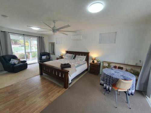 Forest Hill House | Eddies Beach Farm - King Bed - Room