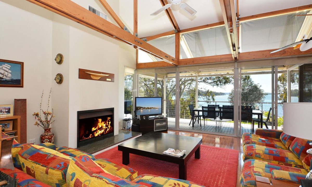 Morisset Park House | Edgewater Escape at Morisset Memories Lake Macquarie