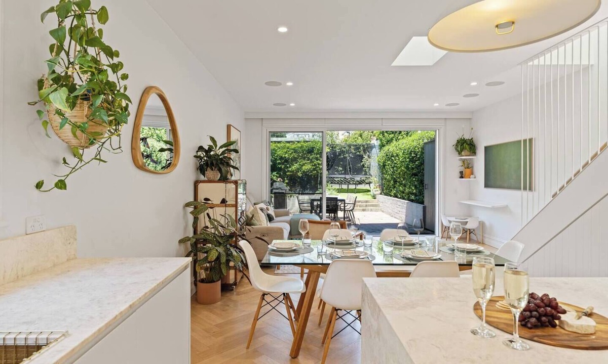 Crows Nest House | Elegant Family Home with Garden Oasis