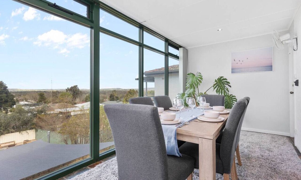 Kooringal House | Elevated Entertainer | Views & Spacious Yard