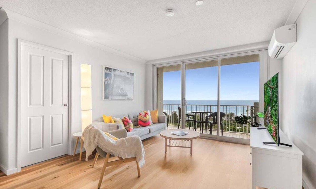 Maroochydore Resort | Elouera Beachside Bliss - Beachfront Apartment