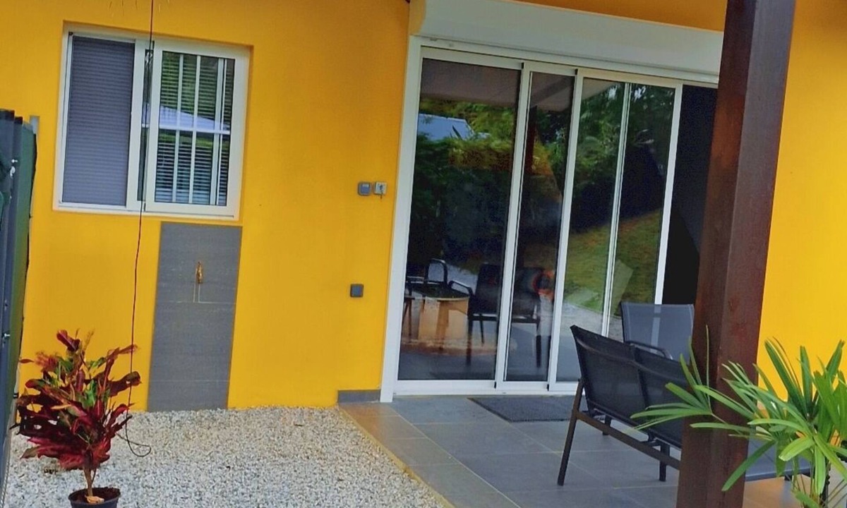 Kourou Apartment | Emma modern suite (2-minute walk from the beach).