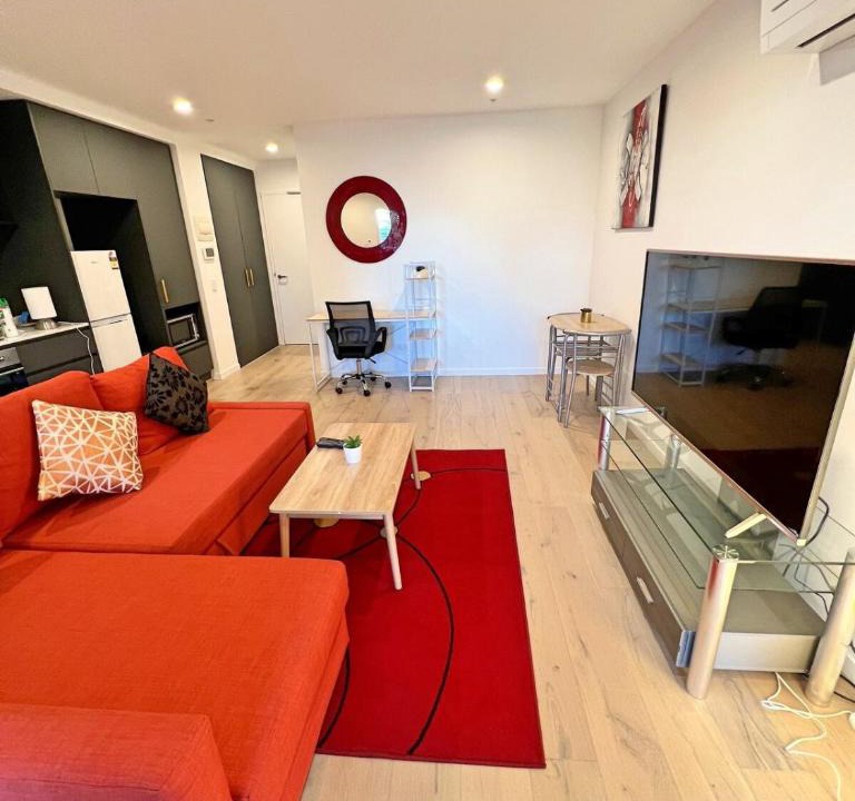 Reid Apartment | Enchanting in Red - 1bd 1bth 1csp