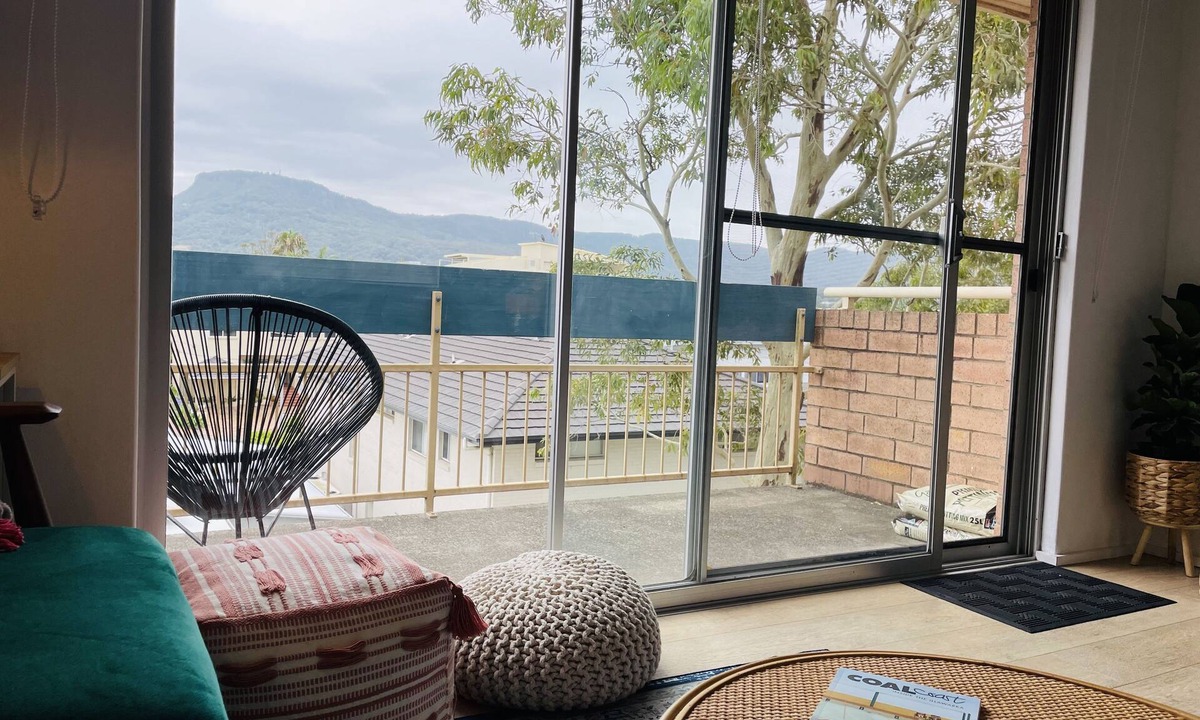 North Wollongong Apartment | Escape and relax at a lovely 2 bedroom unit, just 200m to beautiful North Beach!