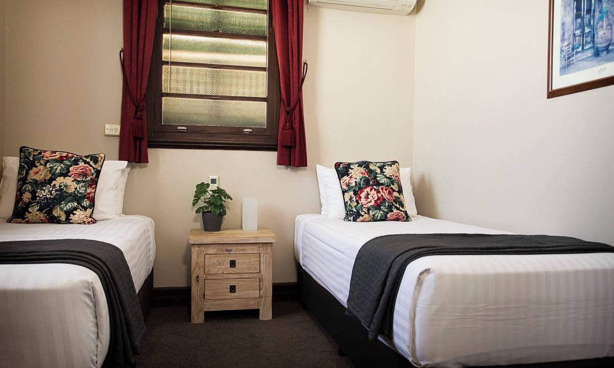 Esk Hotel | Esk Grand Hotel