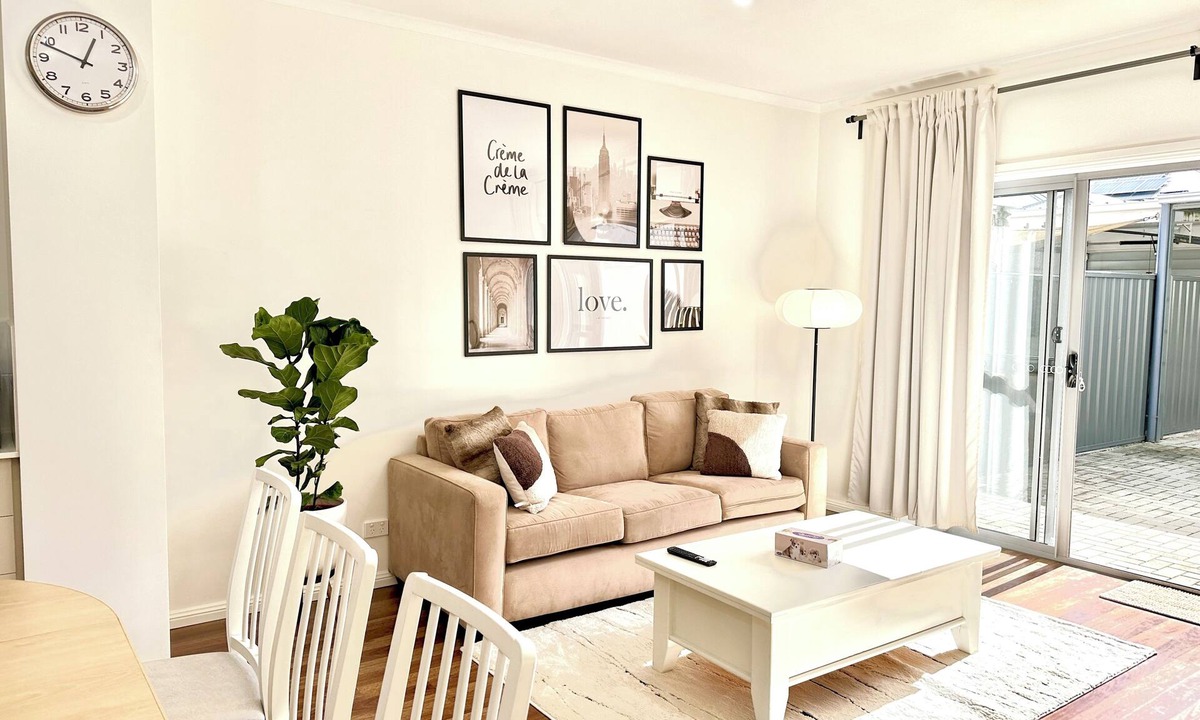 Lightsview Apartment | Executive 3BR Townhouse in a Quiet Neighbourhood