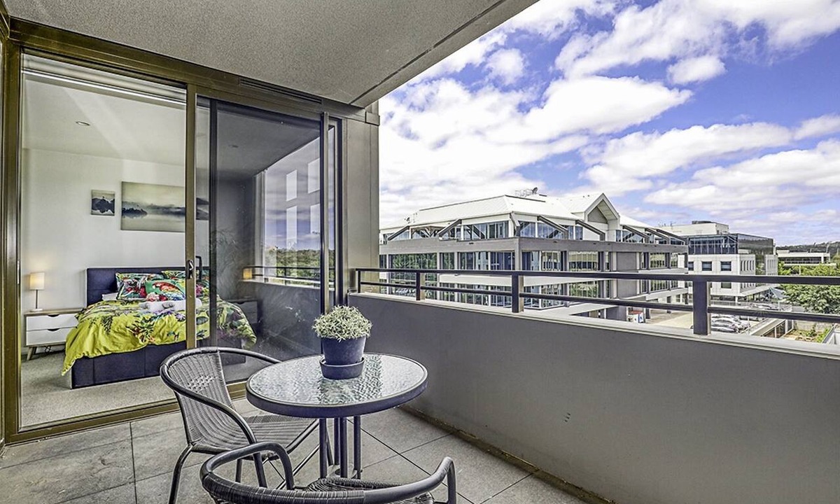 Barton Apartment | Executive Apartment - Views of Parliament House
