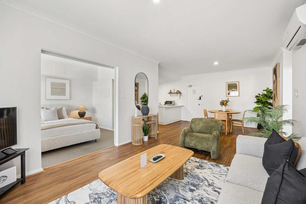Northbridge Apartment | Executive Apt - 2BR 1BA w Parking
