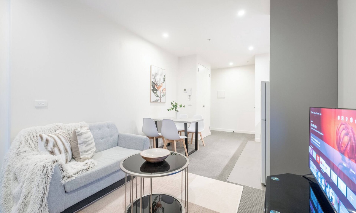 Melbourne Central Business District Apartment | Experience the Heartbeat of Melbourne CBD 1BR