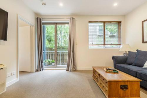 St Kilda Apartment | Experience the St Kilda Vibe from a Cosy Retreat