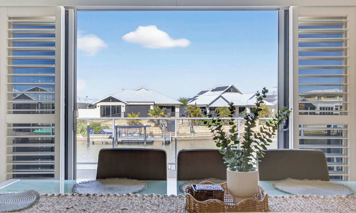 Halls Head House | Family Retreat on the Canal - Private Jetty