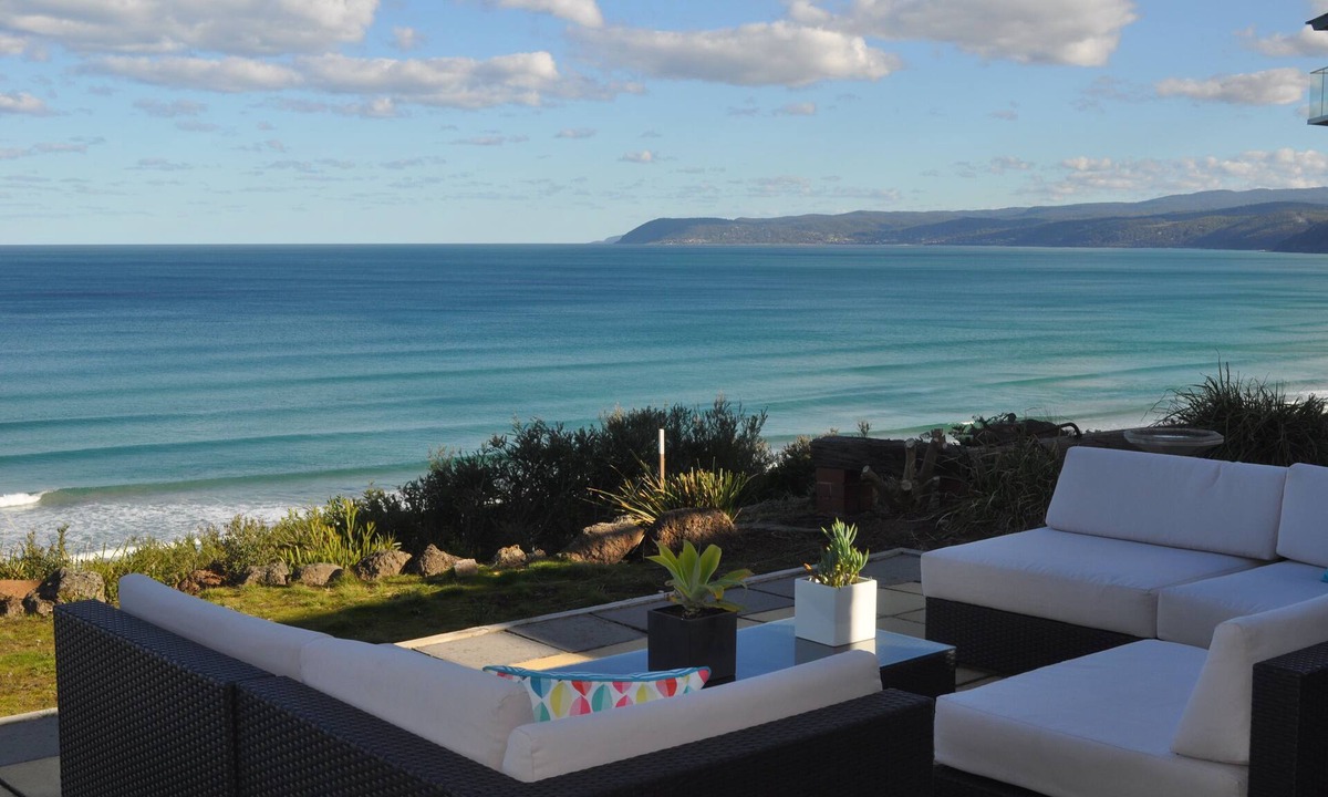 Fairhaven House | Fantastic Beachfront views, 3min walk beach/surf club incl Linen