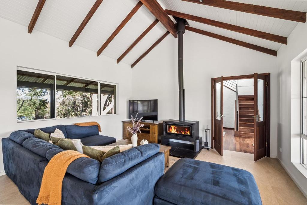 Wilyabrup House | Fermoy Lodge - Wine Country Haven with Vineyard Vista