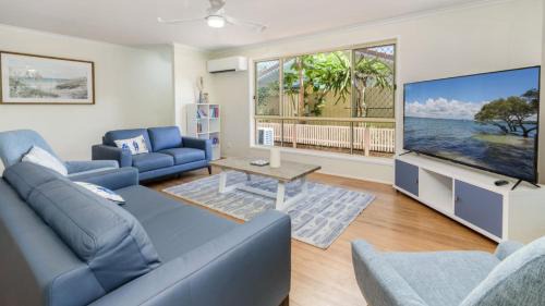 Banksia Beach House | Fisherman's Dream On The Canal