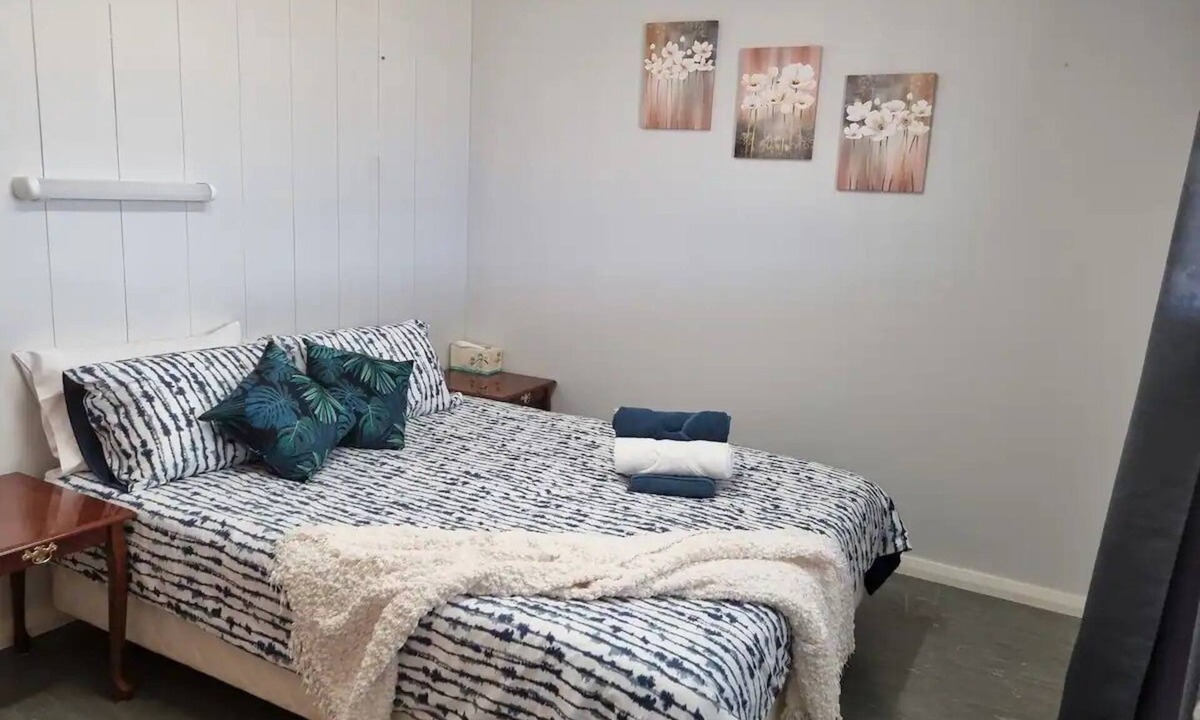 Herne Hill Villa | Foothills Vista - Guest house separate to main house-2 Adults, 1 child, 1 infant