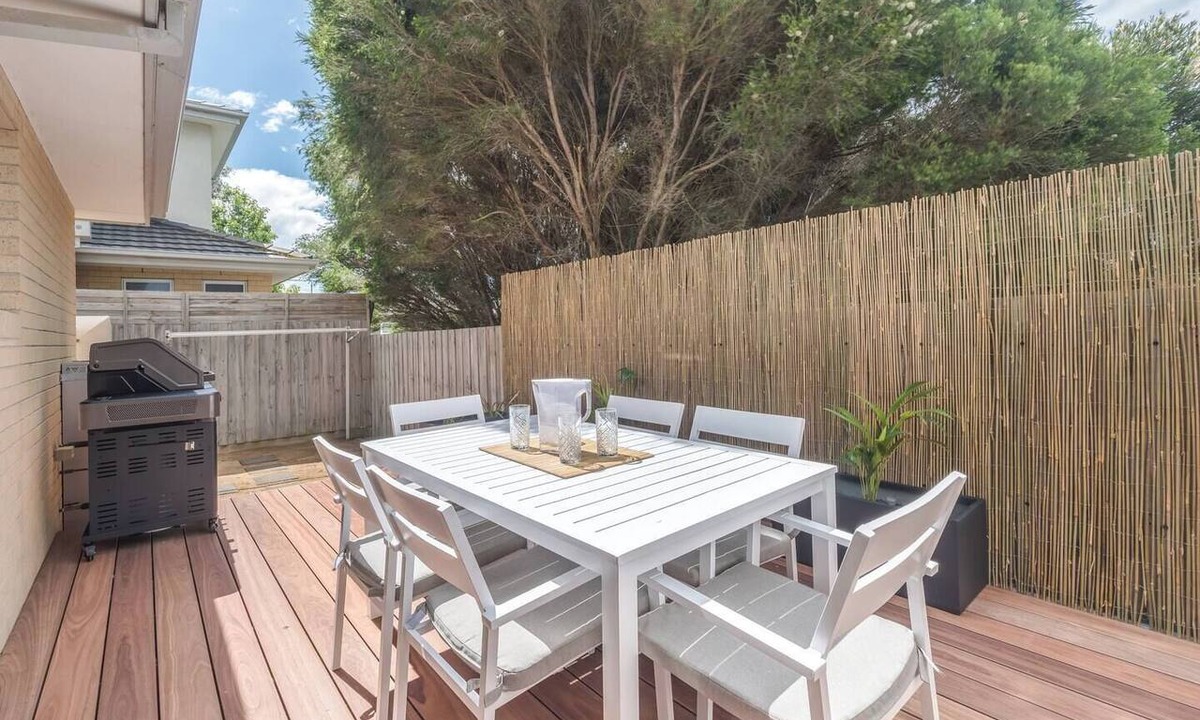 Safety Beach House | Foreshore Escape Beachside Comfort near Dining