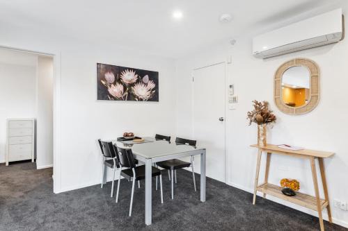 Hobart Central Business District Apartment | Four on Flinders - one bedroom apartment