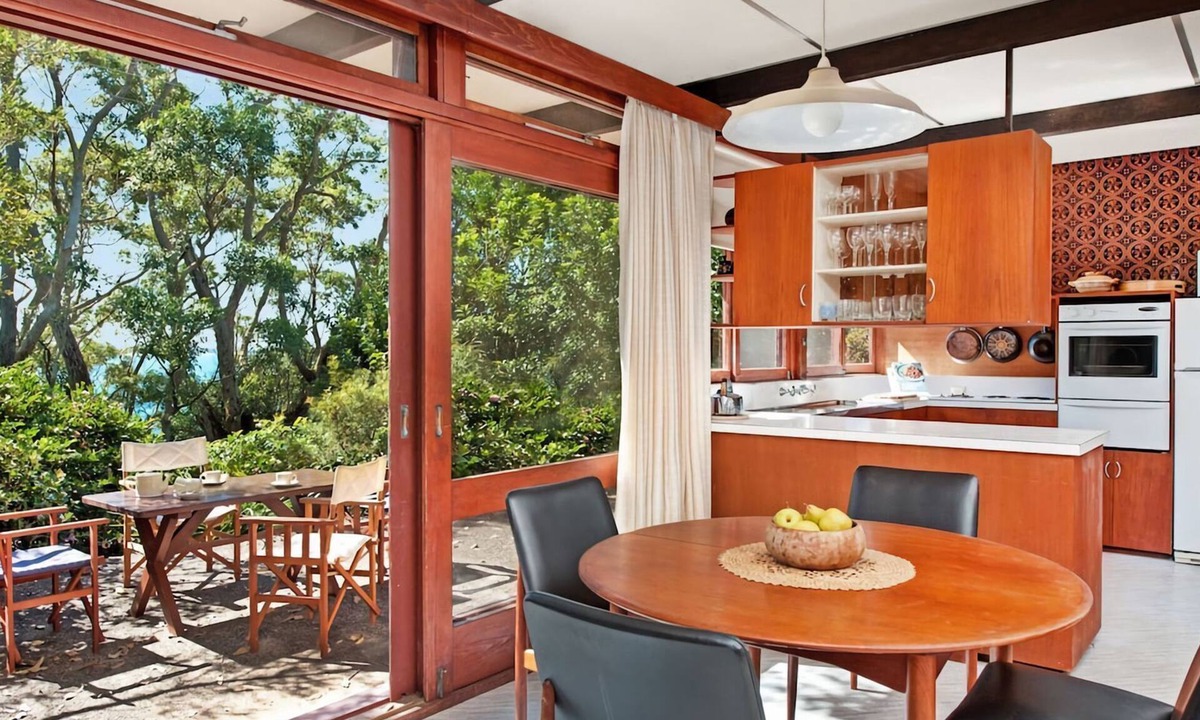 Mollymook Beach House | FREE NIGHT.Pay for 2 stay for 3 at Retro Japanese in Mollymook
