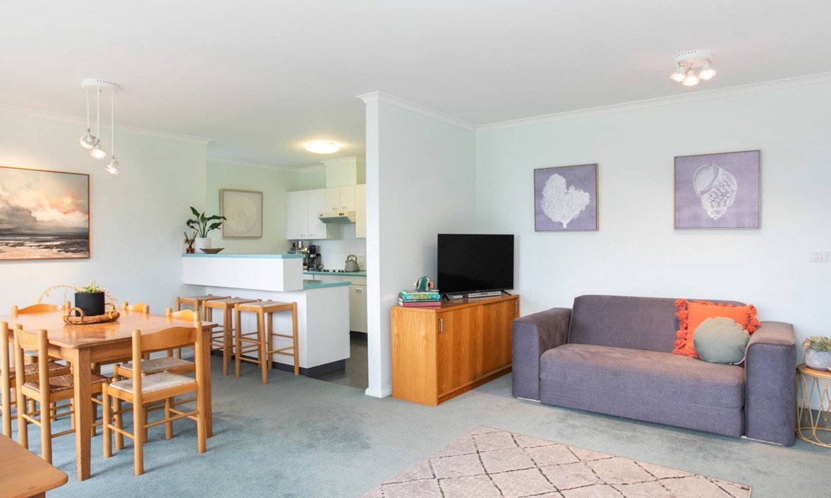 Mollymook Beach Apartment | FREE NIGHT. Pay for 2 stay for 3