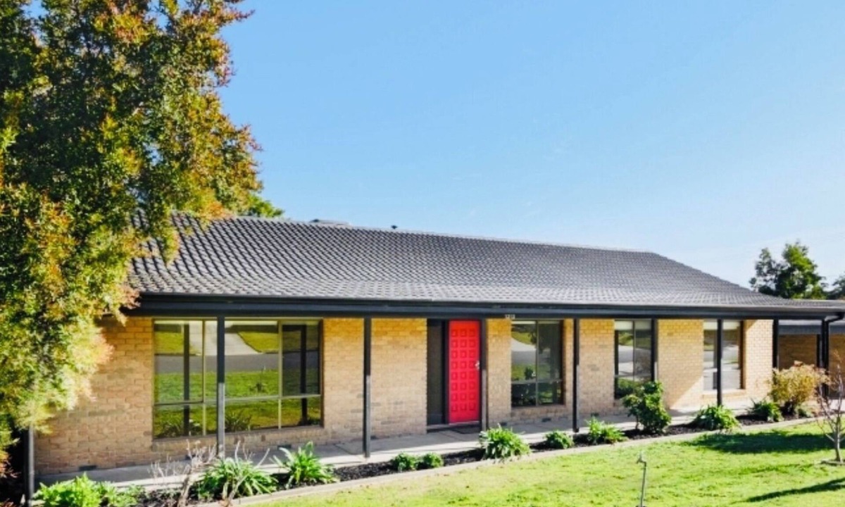 Ballarat North House | Free wifi pet friendly! Happiness on Havelock 4bed renovated in Ballarat North!