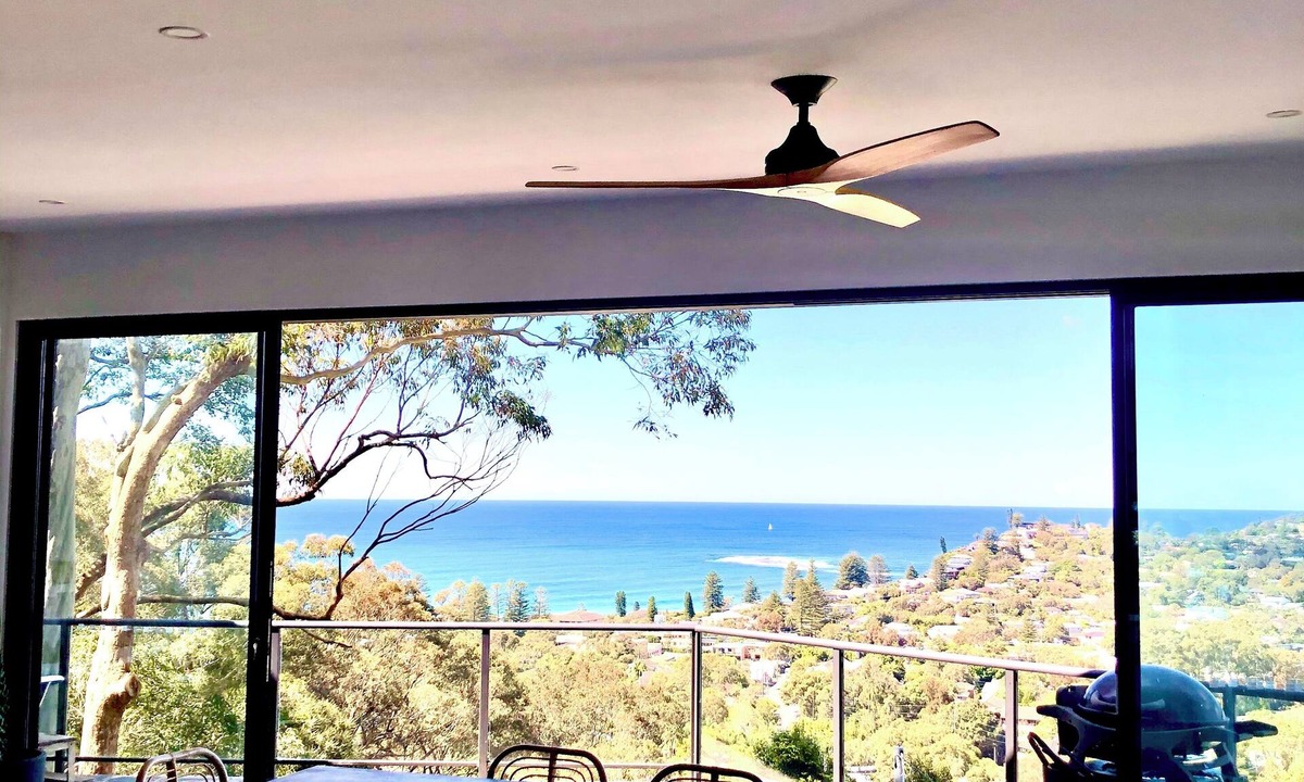 Newport House | FREE WINE AMAZING Insta-worthy ocean views over Newport Beach sleeps 9 guests