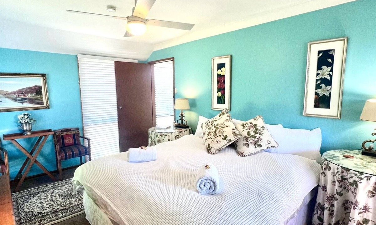 Moss Vale Apartment | French Boutique The Loft Apartment @Chapmans+Pets+B'fast