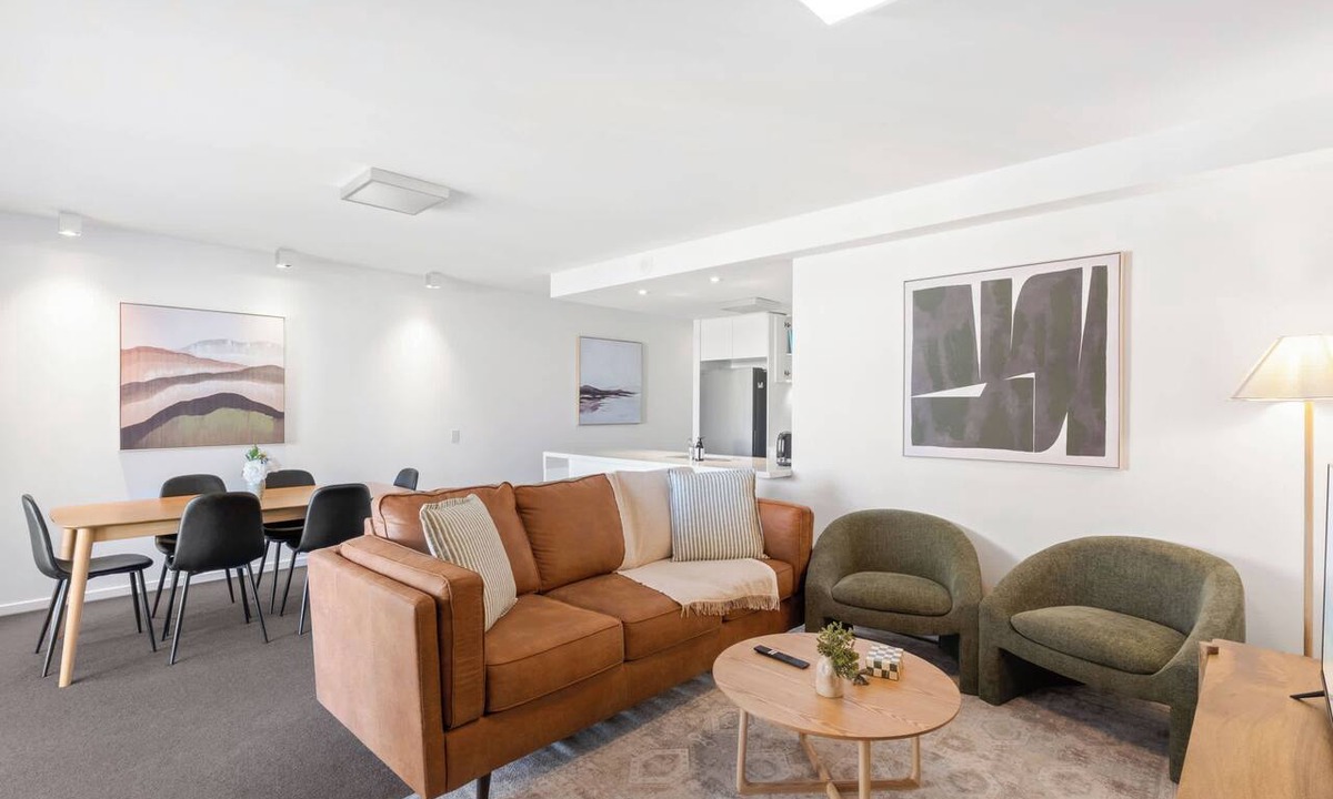 Woolloongabba Apartment | Front Row Convenience - Inner City- 3Bed,2Bath,2Car