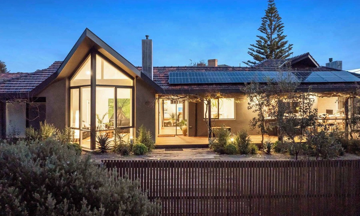 Mount Martha House | Galene Getaway Walk to Beach, Pool & Fire