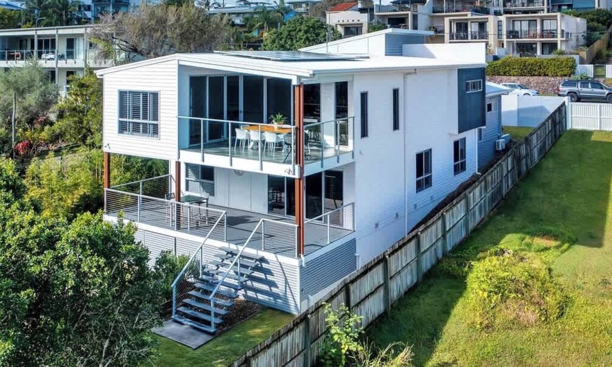 Alexandra Headland House | George 8 Ultimate Beach House
